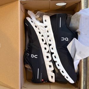 NWT Cloud 5 Women's Athletic Shoes - Black & White